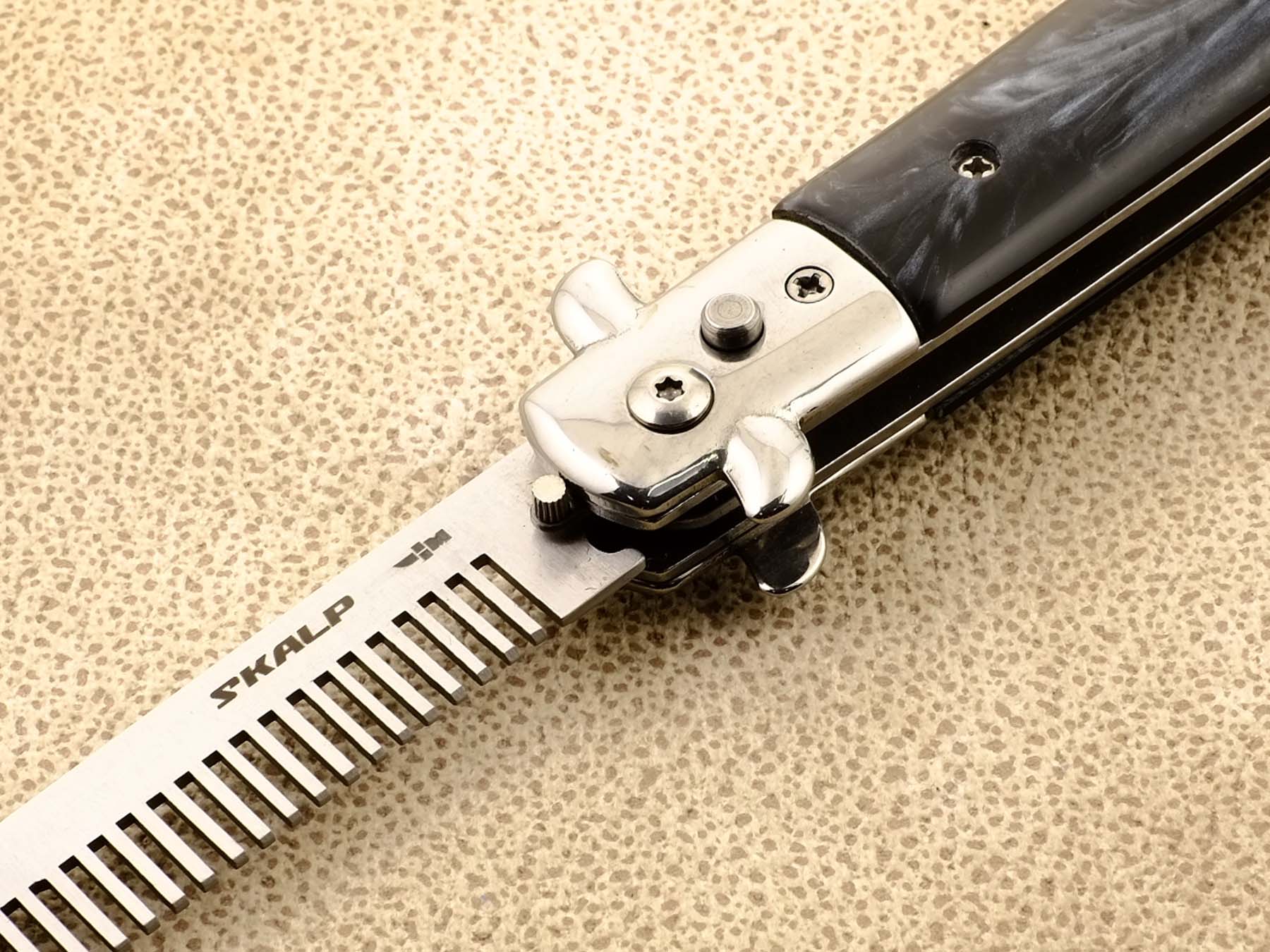 Нож тренировочный выкидной с клинком расческой Ножемир SKALP ABR-2